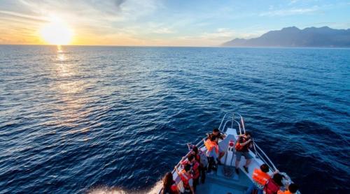 a group of people on a boat in the ocean at Stick-On B&B in Shunan