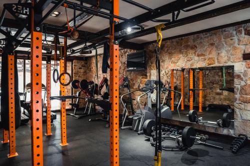 a gym with orange poles and tread machines at Pałac Wojanów in Wojanów