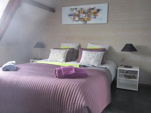 מיטה או מיטות בחדר ב-L'Anctovillière