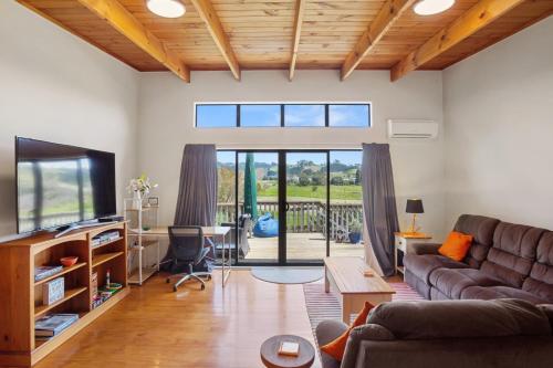 Ảnh trong thư viện ảnh của Hillview Delights - Waihi Beach Holiday Home ở Waihi Beach