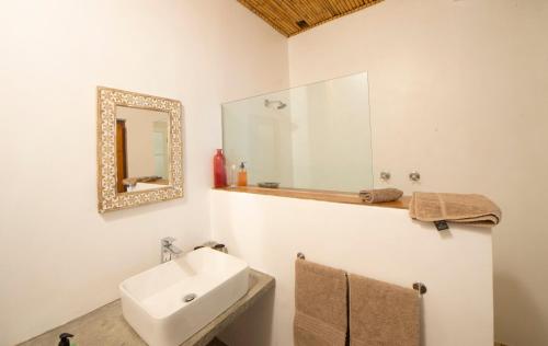 Ένα μπάνιο στο At the Woods Guest House