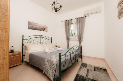a bedroom with a bed and a window at Pescoluse Houses in Marina di Pescoluse