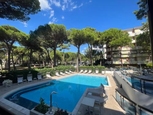 Bazén v ubytování Hotel Rosen Garden nebo v jeho okolí