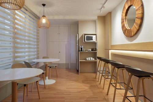 Kuchyňa alebo kuchynka v ubytovaní Hotel Berri Versalles