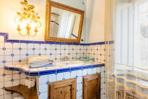 A bathroom at Grillo Rosso 5