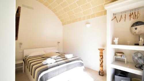 a bedroom with a bed in a room at Casa Litali by Rentbeat in Ostuni
