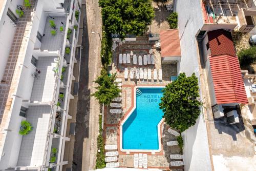 Bazén v ubytování Hotel Iro nebo v jeho okolí