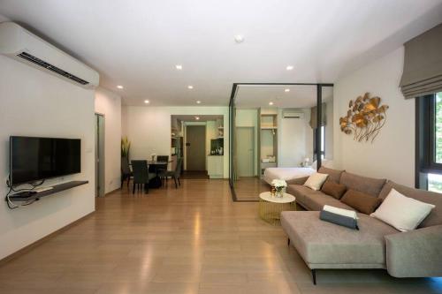 Μια τηλεόραση ή/και κέντρο ψυχαγωγίας στο 23 Degree Condo Khaoyai