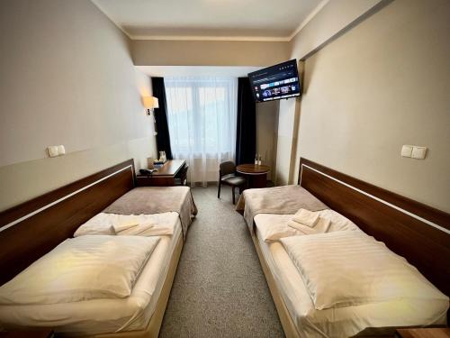 Postel nebo postele na pokoji v ubytování Hotel Szyndzielnia