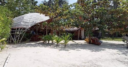 Taman di luar Bice Camp Darocotan