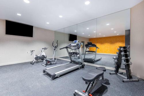 Fitness centrum a/nebo fitness zařízení v ubytování La Quinta Inn by Wyndham Lynnwood