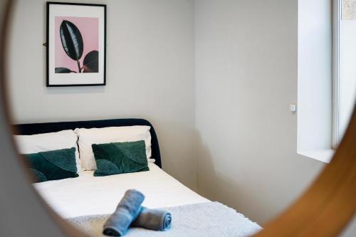 Stylish modern apartment near the city centre with nearby off-road parking photo 27