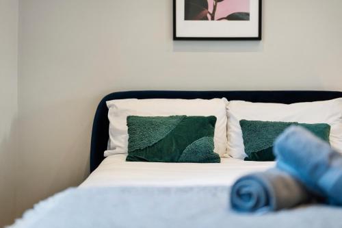 Stylish modern apartment near the city centre with nearby off-road parking photo 21
