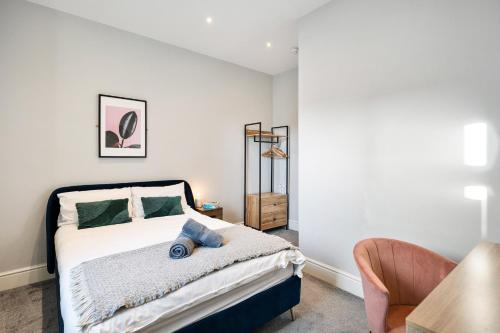 Stylish modern apartment near the city centre with nearby off-road parking photo 3