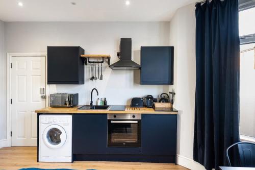 Stylish modern apartment near the city centre with nearby off-road parking photo 30