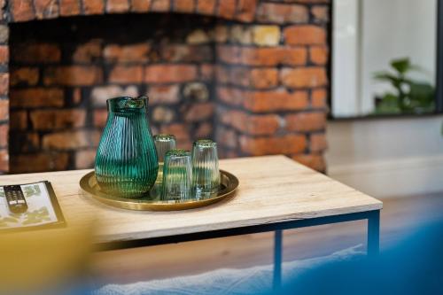 Stylish modern apartment near the city centre with nearby off-road parking photo 14