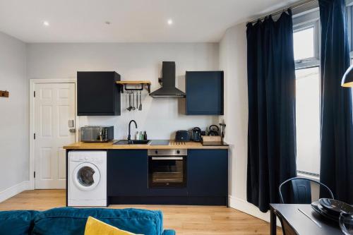 Stylish modern apartment near the city centre with nearby off-road parking photo 31