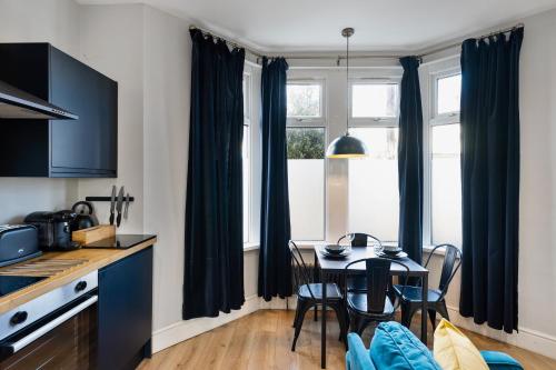Stylish modern apartment near the city centre with nearby off-road parking photo 17