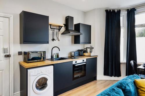 Stylish modern apartment near the city centre with nearby off-road parking photo 10