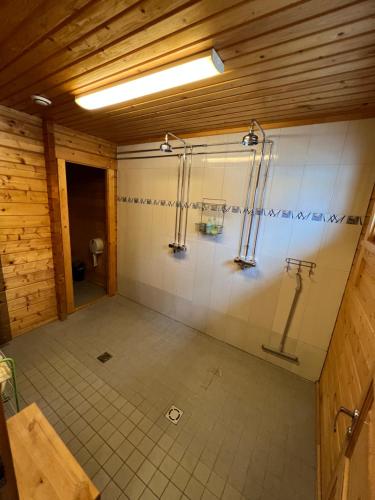 an empty bathroom with a shower in a room at Maja saunaga in Rõmeda