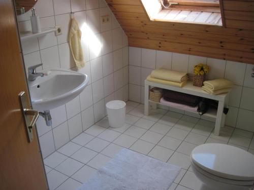 a bathroom with a sink and a toilet at Wohnung nahe Jacobs Uni und Knoops Park in Bremen