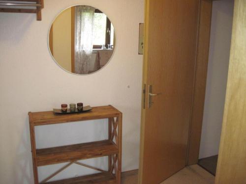 a bathroom with a mirror and a wooden table at Wohnung nahe Jacobs Uni und Knoops Park in Bremen