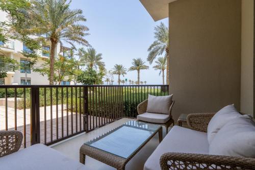 Balcony o terrace sa Alnoon at Address Beach Resort Fujairah