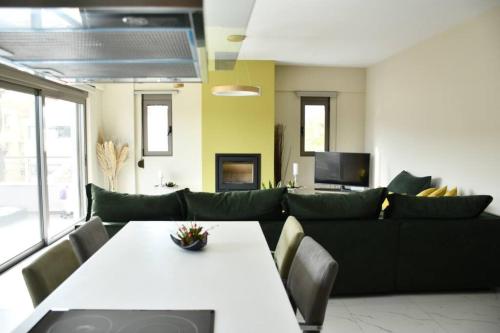 a living room with a black couch and a table at Spacious & Minimal Apartment Near Airport Peania Coniann Filoxenia in Paianía
