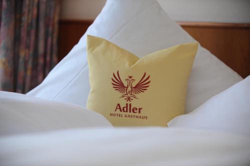 Postel nebo postele na pokoji v ubytování Hotel Gasthaus Adler