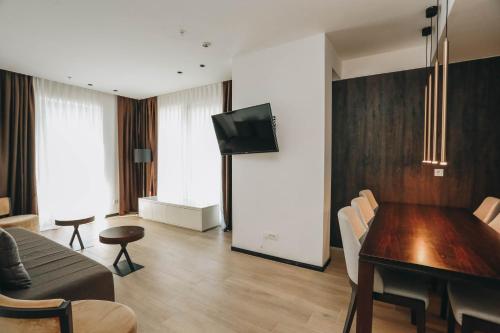 Μια τηλεόραση ή/και κέντρο ψυχαγωγίας στο Beachfront luxury apartment