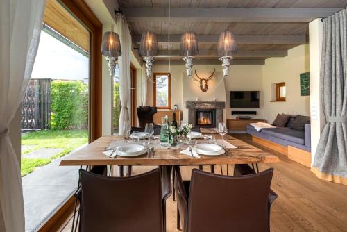 a dining room with a table and a fireplace at Stadl Niglberg Südsteiermark in Sankt Johann im Saggautal
