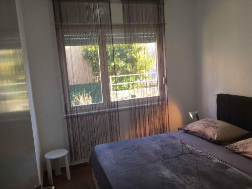 Posteľ alebo postele v izbe v ubytovaní Apartment in Sukosan/Zadar Riviera 8202