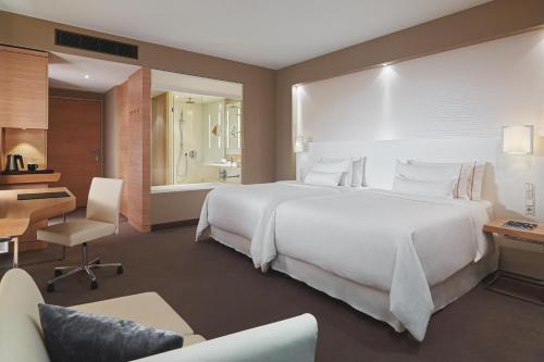 Katil atau katil-katil dalam bilik di The Westin Hamburg Elbphilharmonie