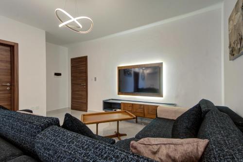 Ruang duduk di Central Apartments