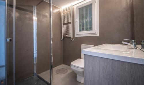 Kúpeľňa v ubytovaní R139 Beachfront apartment Guillem