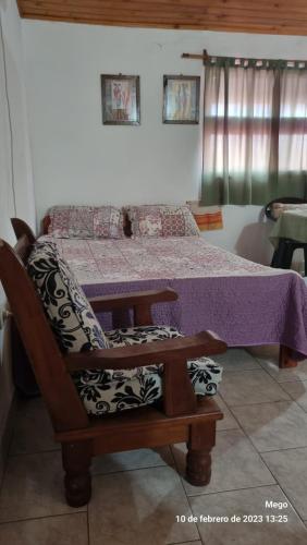 a bedroom with a bed with a purple comforter at Departamento monoambiente vacacional in Posadas