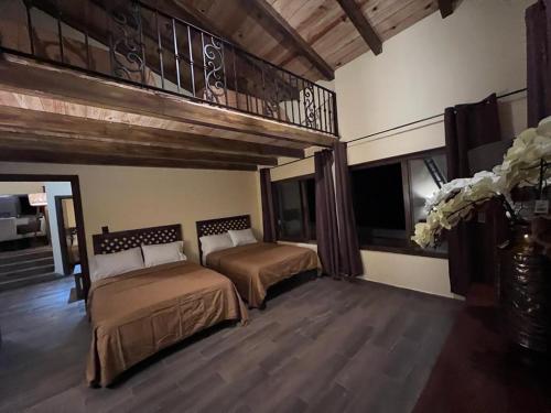 Ένα ή περισσότερα κρεβάτια σε δωμάτιο στο Cabaña No.8 Puerta del Bosque Mazamitla.