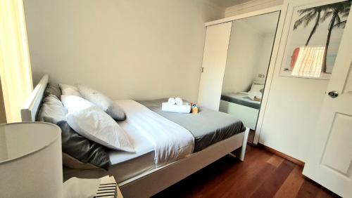 a small bedroom with a bed and a mirror at Nice room close to Melb Airport in Melbourne