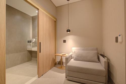 Uma cama ou camas num quarto em Fast Sleep Suites by Slaviero Hoteis - Hotel dentro do Aeroporto de Guarulhos - Terminal 2 - desembarque oeste