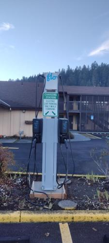 Oakridge Inn & Suites – Photos 2