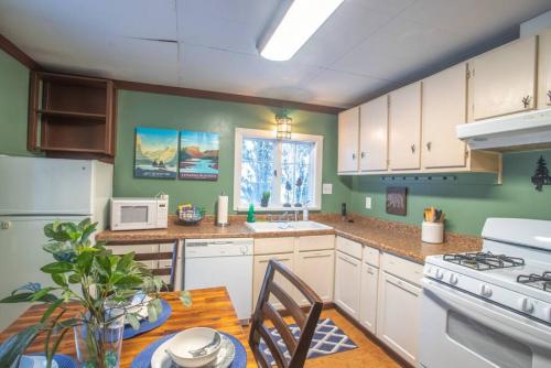 Ảnh trong thư viện ảnh của The Cub Cottage in North Pole AK ở North Pole