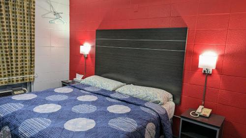 Ένα ή περισσότερα κρεβάτια σε δωμάτιο στο Sheridan Inn