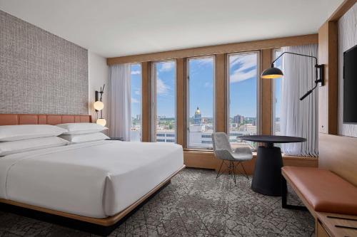 Sheraton Denver Downtown Hotel Image