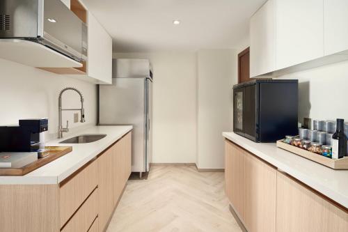 a kitchen with a sink and a microwave at JW Marriott Cancun Resort & Spa in Cancún