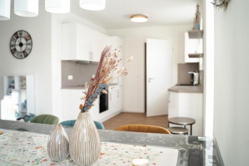 two vases sitting on top of a table at Urlaub an der Nordsee - NEU - Ferienhaus Deichliebe in Fedderwarderdeich