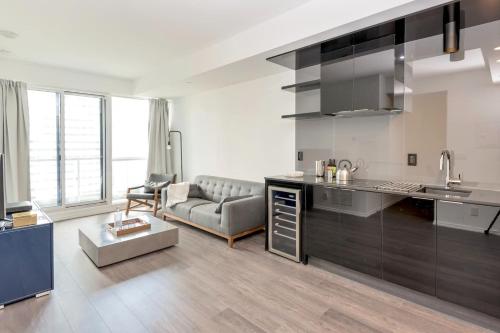 New Downtown Stunning 1 Bedroom and Den Condo