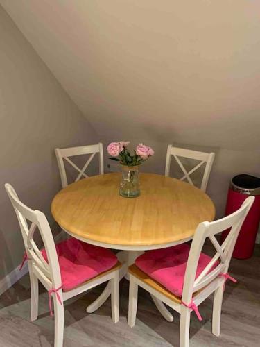 Gambar di galeri bagi Lily’s Loft Bushmills di Bushmills
