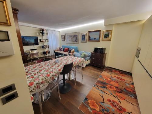 a living room with a table and a couch at Verona City San Zeno Apartment in Verona