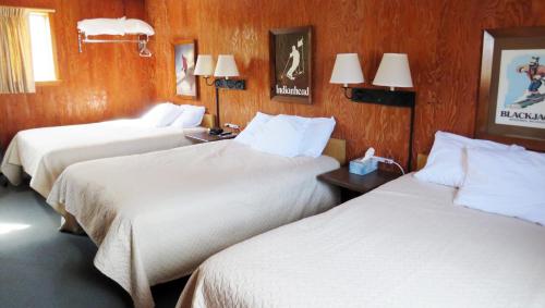 a hotel room with two beds and two lamps at Indianhead Ironwood Hotel in Ironwood