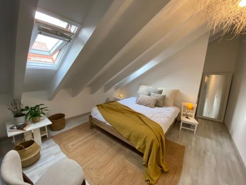 a bedroom with a bed in a attic at Rio D´Sal in Alcochete